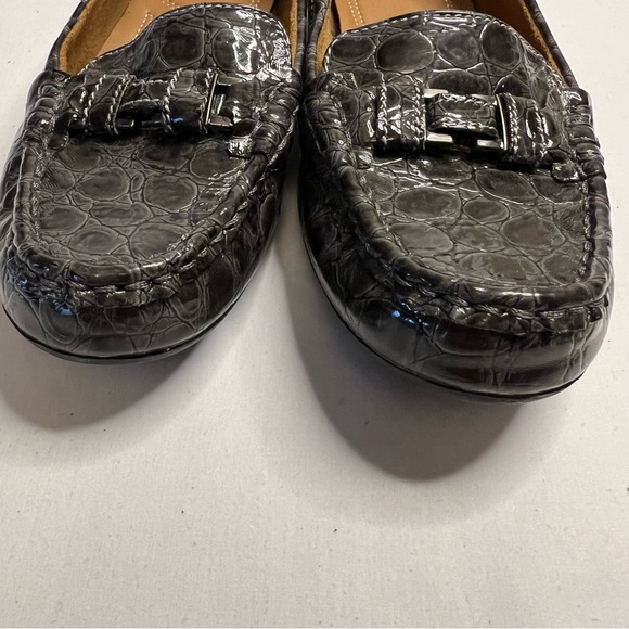Naturalizer slip on loafer gray faux leather croc with silver buckle women’s 7.5 - Picture 7 of 10